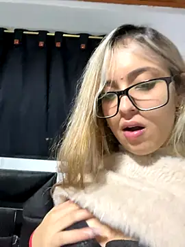 Isabella Foxx  online show from 11/08/25, 12:33