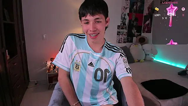Snapshot of angel_bless19 chatting on 09/15/25, 10:32 angel bless19 online show from 09/15/25, 10:32