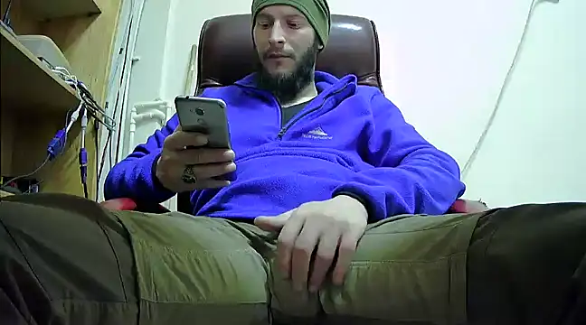 hardbigcock16 online show from 01/15/25, 10:06