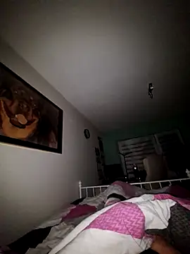 Snapshot of schlonzi81 chatting on 10/05/25, 09:45 schlonzi81 online show from 10/05/25, 09:45