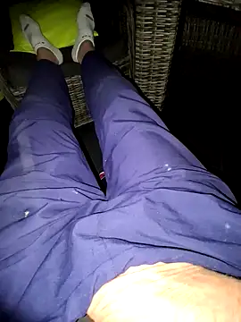 Snapshot of schlonzi81 chatting on 10/12/25, 09:03 schlonzi81 online show from 10/12/25, 09:03