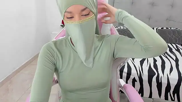 Snapshot of Hanaa_latif chatting on 12/20/24, 03:42 Hanaa latif online show from 12/20/24, 03:42