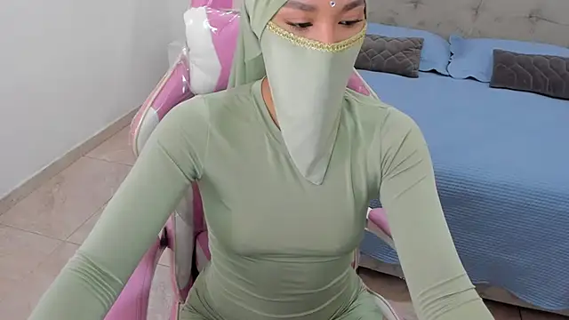 Snapshot of Hanaa_latif chatting on 12/23/24, 03:33 Hanaa latif online show from 12/23/24, 03:33