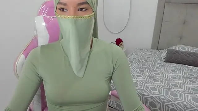 Snapshot of Hanaa_latif chatting on 12/30/24, 03:24 Hanaa latif online show from 12/30/24, 03:24