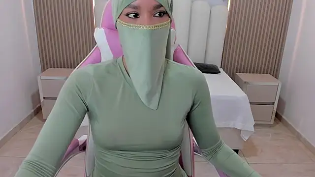 Snapshot of Hanaa_latif chatting on 01/18/25, 03:27 Hanaa latif online show from 01/18/25, 03:27