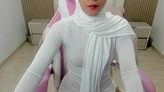 Snapshot of Hanaa_latif chatting on 02/17/25, 11:55 Hanaa latif online show from 02/17/25, 11:55