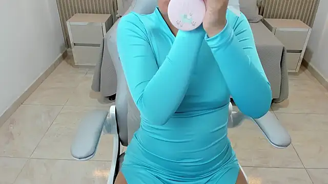 Snapshot of Hanaa_latif chatting on 03/08/25, 12:30 Hanaa latif online show from 03/08/25, 12:30