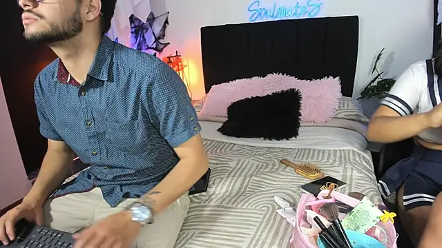 Snapshot of -soulmate-s chatting on 10/21/25, 02:40 -soulmate-s online show from 10/21/25, 02:40