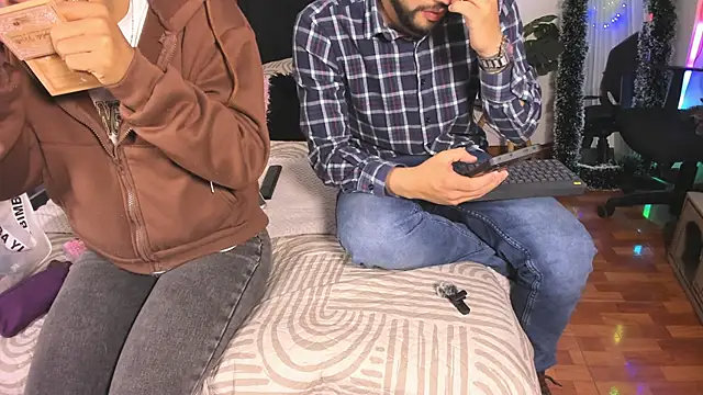 Snapshot of -soulmate-s chatting on 12/19/25, 01:29 -soulmate-s online show from 12/19/25, 01:29