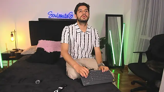 Snapshot of -soulmate-s chatting on 01/19/26, 01:15 -soulmate-s online show from 01/19/26, 01:15