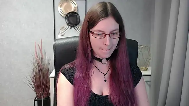 emmaxDelight online show from 12/29/24, 10:45