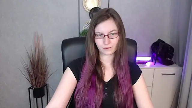 emmaxDelight online show from 12/15/25, 06:50