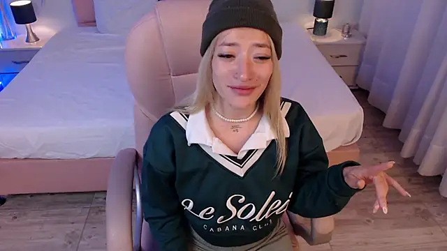 zoe jones13 online show from 04/07/26, 04:02