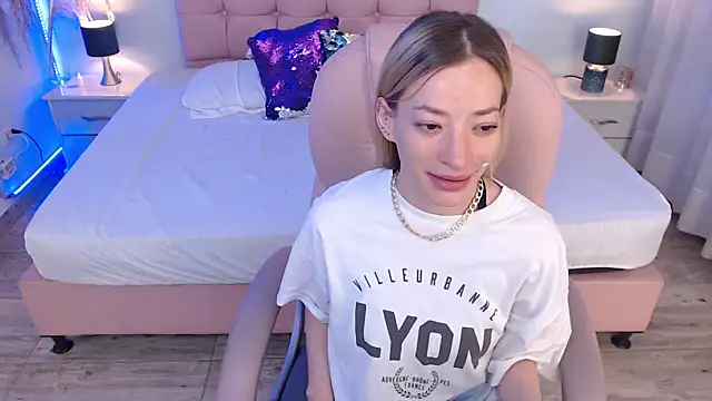 zoe jones13 online show from 06/01/26, 03:30