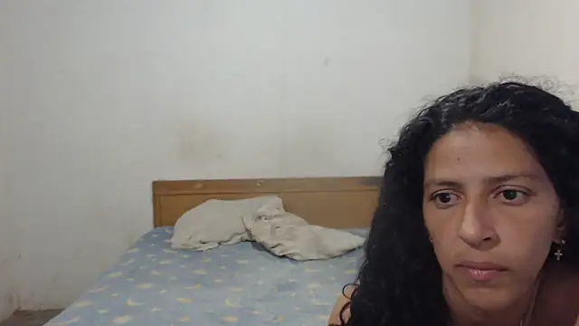 Snapshot of KateAndSimon chatting on 02/12/25, 01:27 KateAndSimon online show from 02/12/25, 01:27