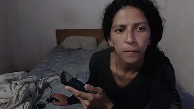 Snapshot of KateAndSimon chatting on 02/13/25, 01:15 KateAndSimon online show from 02/13/25, 01:15