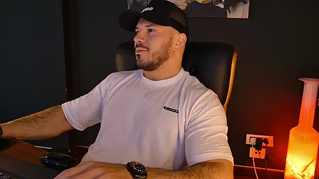 AngeloEric online show from 12/21/25, 08:21