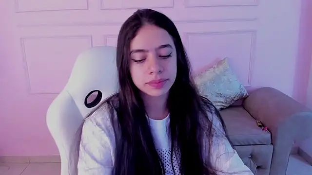 Snapshot of zoe_turnner_18 chatting on 10/10/25, 11:53 zoe turnner 18 online show from 10/10/25, 11:53