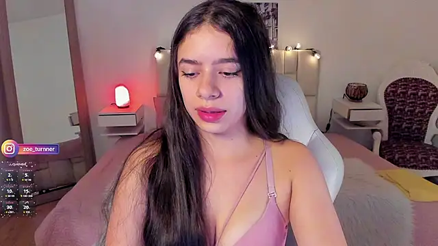 Snapshot of zoe_turnner_18 chatting on 10/29/25, 11:34 zoe turnner 18 online show from 10/29/25, 11:34