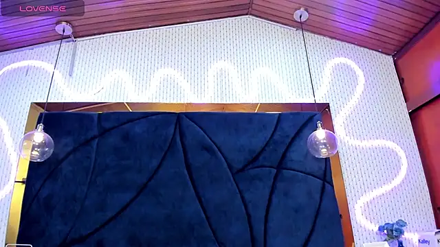 LARISSAEVANS online show from 02/20/25, 03:30