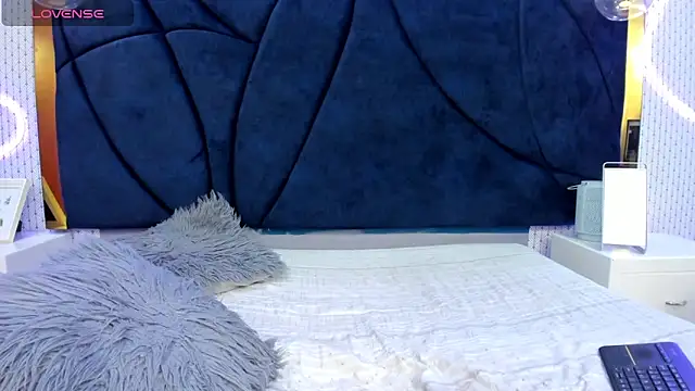 LARISSAEVANS online show from 02/27/25, 06:20