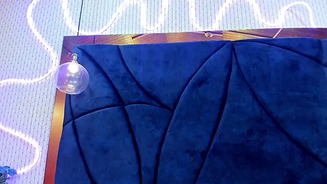 LARISSAEVANS online show from 03/08/25, 05:33