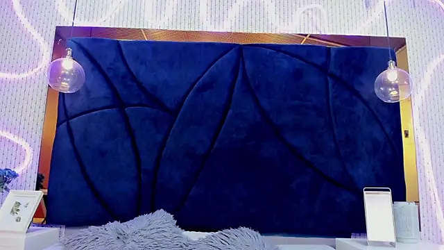 LARISSAEVANS online show from 03/11/25, 12:06