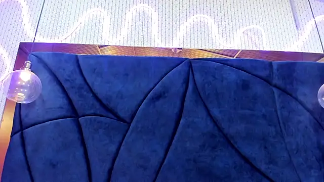 LARISSAEVANS online show from 03/12/25, 06:22