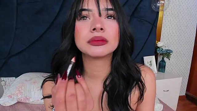 LARISSAEVANS online show from 11/11/25, 03:06