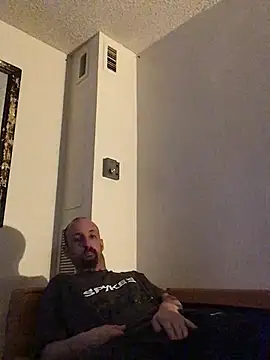 Snapshot of armdy371 chatting on 03/27/26, 01:33 armdy371 online show from 03/27/26, 01:33