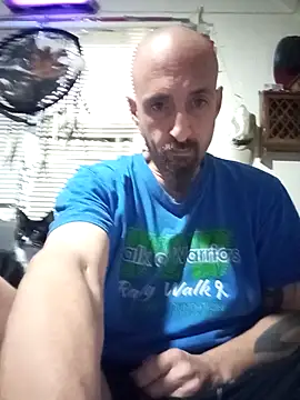 Snapshot of armdy371 chatting on 05/11/26, 02:01 armdy371 online show from 05/11/26, 02:01