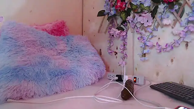 Snapshot of Gianna_cute_ chatting on 11/30/25, 03:10 Gianna cute online show from 11/30/25, 03:10