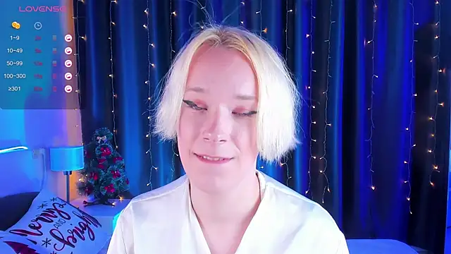 Snapshot of Amanda_Brow chatting on 12/06/24, 09:21 Amanda Brow online show from 12/06/24, 09:21