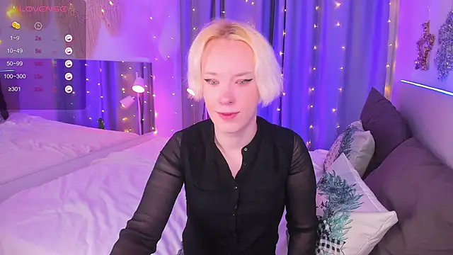 Snapshot of Amanda_Brow chatting on 12/08/24, 05:29 Amanda Brow online show from 12/08/24, 05:29