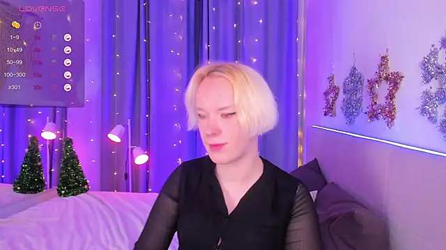 Snapshot of Amanda_Brow chatting on 12/08/24, 11:35 Amanda Brow online show from 12/08/24, 11:35