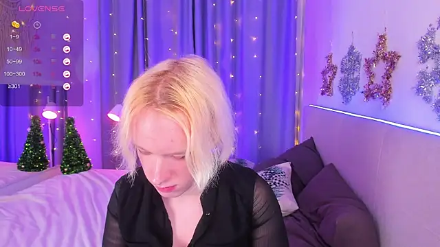 Snapshot of Amanda_Brow chatting on 12/08/24, 02:41 Amanda Brow online show from 12/08/24, 02:41