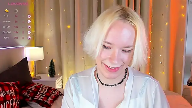 Snapshot of Amanda_Brow chatting on 12/13/24, 12:06 Amanda Brow online show from 12/13/24, 12:06