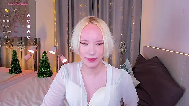 Snapshot of Amanda_Brow chatting on 12/15/24, 09:24 Amanda Brow online show from 12/15/24, 09:24