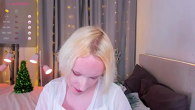 Snapshot of Amanda_Brow chatting on 12/15/24, 12:28 Amanda Brow online show from 12/15/24, 12:28