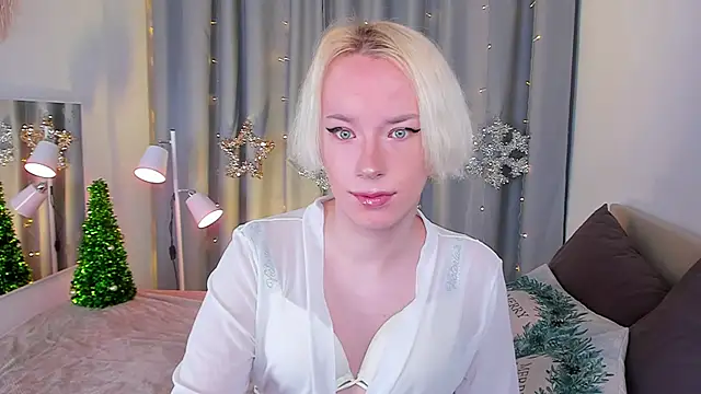 Snapshot of Amanda_Brow chatting on 12/17/24, 11:17 Amanda Brow online show from 12/17/24, 11:17