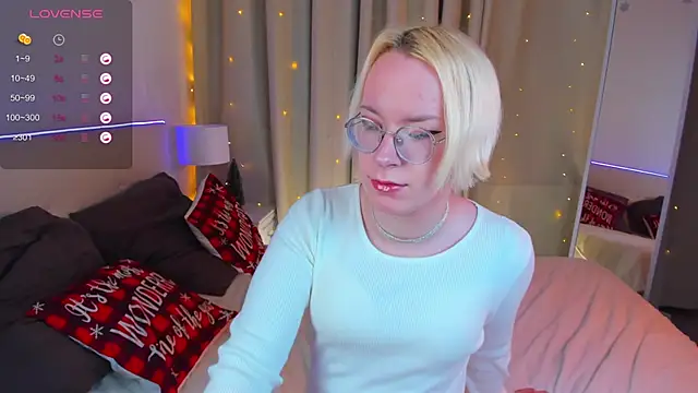 Snapshot of Amanda_Brow chatting on 12/20/24, 01:22 Amanda Brow online show from 12/20/24, 01:22