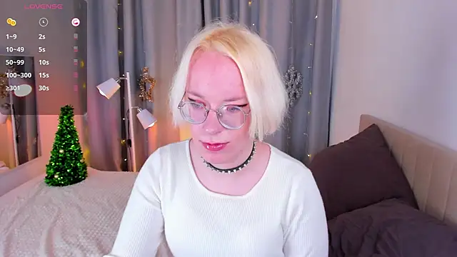 Snapshot of Amanda_Brow chatting on 12/27/24, 01:28 Amanda Brow online show from 12/27/24, 01:28