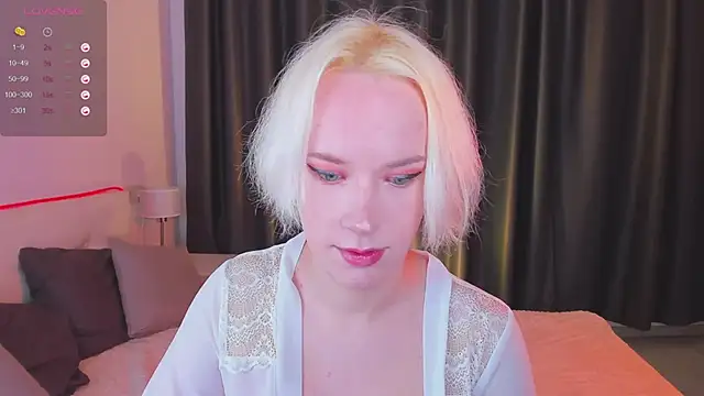 Snapshot of Amanda_Brow chatting on 01/18/25, 10:17 Amanda Brow online show from 01/18/25, 10:17