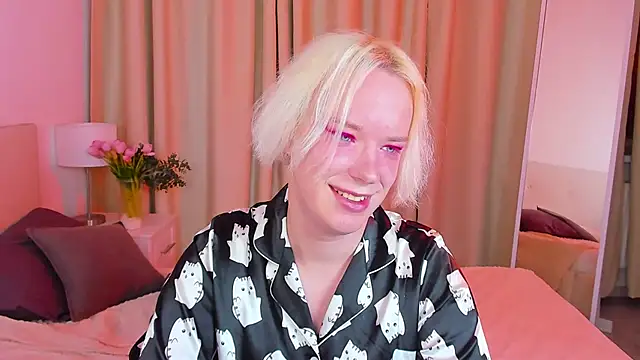 Snapshot of Amanda_Brow chatting on 02/08/25, 01:44 Amanda Brow online show from 02/08/25, 01:44