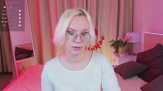 Snapshot of Amanda_Brow chatting on 02/14/25, 06:02 Amanda Brow online show from 02/14/25, 06:02