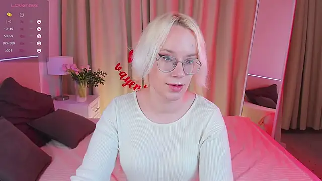 Snapshot of Amanda_Brow chatting on 02/14/25, 09:45 Amanda Brow online show from 02/14/25, 09:45