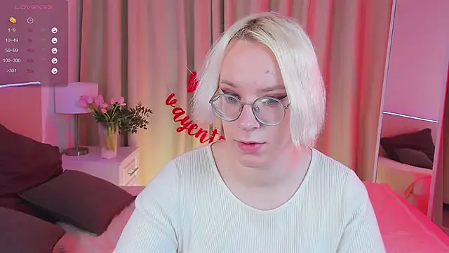 Snapshot of Amanda_Brow chatting on 02/14/25, 01:18 Amanda Brow online show from 02/14/25, 01:18