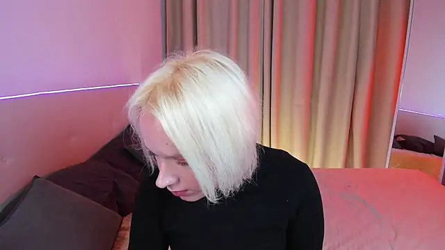 Snapshot of Amanda_Brow chatting on 02/22/25, 12:29 Amanda Brow online show from 02/22/25, 12:29