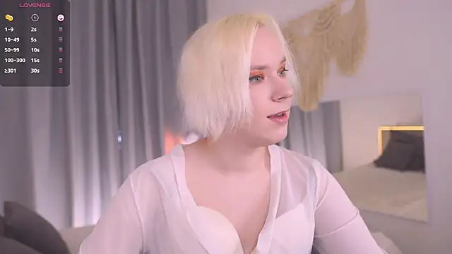 Snapshot of Amanda_Brow chatting on 03/07/25, 09:07 Amanda Brow online show from 03/07/25, 09:07