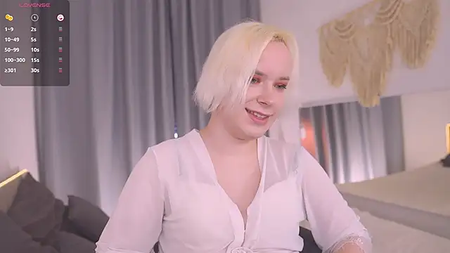 Snapshot of Amanda_Brow chatting on 03/07/25, 12:12 Amanda Brow online show from 03/07/25, 12:12